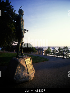 STATUE DE BRONZE DU CHEF INDIEN MASSASOIT D'AMÉRIQUE (©CYRUS EDWIN DALLIN 1920) COLE HILL PLYMOUTH MASSACHUSETTS ÉTATS-UNIS Banque D'Images