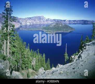 L'ÎLE DE L'assistant de CRATER LAKE OREGON USA Banque D'Images