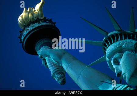 Flambeau de la STATUE DE LA LIBERTÉ MONUMENT NATIONAL LIBERTY ISLAND PORT DE NEW YORK NEW YORK USA Banque D'Images