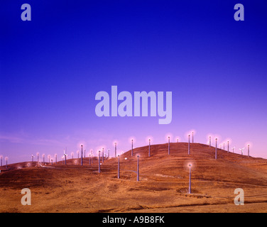 De pales tournant ALTAMONT PASS ÉOLIENNES POWER PLANT CALIFORNIA USA Banque D'Images