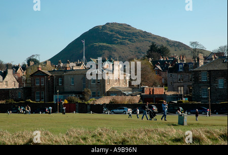 La Loi Hill comme vu de West Bay,Amérique du BerwickEast,Lothian en Écosse, Royaume-Uni Banque D'Images