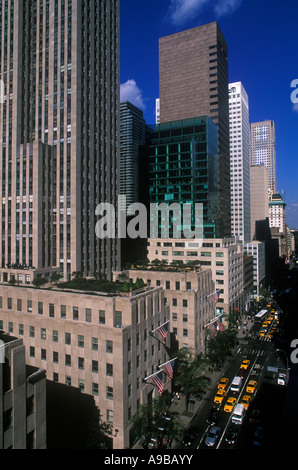 Au-dessus de la cinquième avenue midtown Manhattan NEW YORK USA Banque D'Images