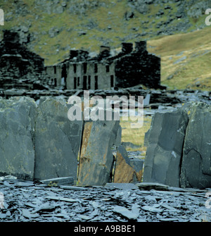 Les dalles en ardoise et ruiné miners' cottages, Rhosydd Ardoise, au-dessus de Blaenau Ffestiniog, Gwynedd, au nord du Pays de Galles, Royaume-Uni. Banque D'Images