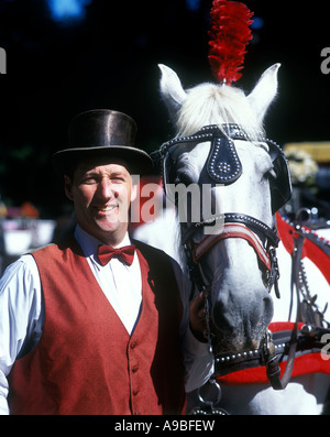 Transport de chevaux CONDUCTEUR CENTRAL PARK SOUTH MANHATTAN NEW YORK USA Banque D'Images