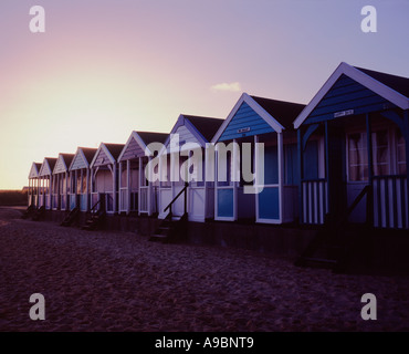 Rangée de cabines de plage le long de la plage de Southwold, Suffolk, UK Banque D'Images