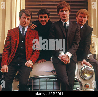 - Les chercheurs du groupe pop britannique en 1966 à partir de l : Mike Pender, Frank Allen, Chris Curtis et John McNally. Banque D'Images