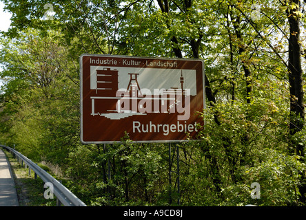 Ruhr signe sur autoroute A52 près de Düsseldorf, Allemagne. Banque D'Images