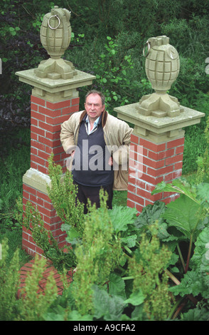 Ian Hamilton Finlay de sa maison et jardin de sculptures Liittle Dunsyre Sparte, en Ecosse Banque D'Images