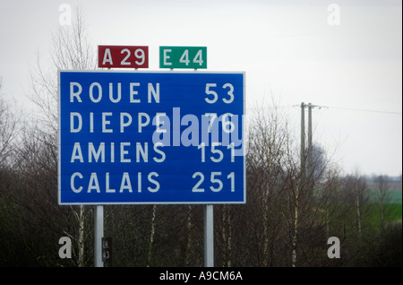 L'autoroute française signes distance destination Banque D'Images