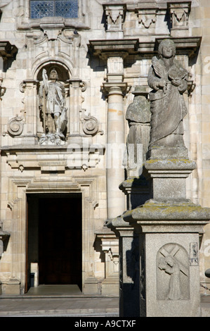 Vue de l'entrée et des statues de l'église de San Jorge La Coruña A Coruña Galice Espagne Europe Corunha Banque D'Images