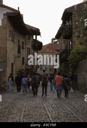 Avis de Santillana del Mar village médiéval préservé en Cantabrie Espagne España Europe Banque D'Images