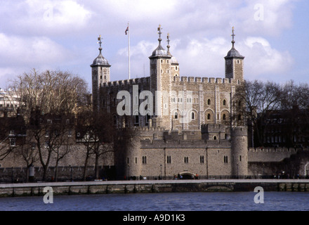La Tour de Londres l'ancien site d'exécution de la prison forteresse château & musée maintenant Crown Jewels Tamise Angleterre Angleterre Europe Banque D'Images