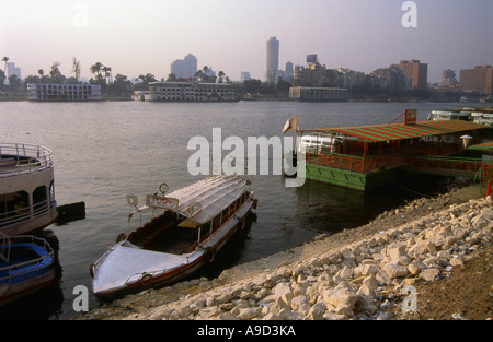 Vue panoramique sur la rivière du Nil Caire République arabe d'Egypte Afrique du Nord Moyen-orient égyptien Banque D'Images