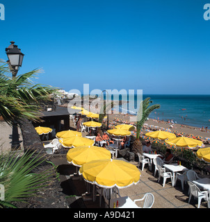 Café en bord de mer, Puerto del Carmen, Lanzarote, îles Canaries, Espagne Banque D'Images