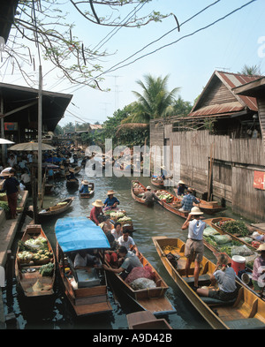 Marché flottant de Damnoen Saduak près de Bangkok, Thaïlande prises en 1990 Banque D'Images