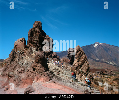 Los Roques de Garcia avec le Mont Teide derrière, Parc National du Teide, Tenerife, Canaries, Espagne Banque D'Images