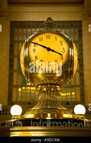 Réveil dans la gare Grand Central Station Main Concourse à Manhattan, New York City Etats-unis d'Amérique USA Banque D'Images