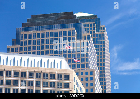 World Financial Center Center avec american stars and stripes drapeaux au soleil bas Manhattan New York USA Banque D'Images