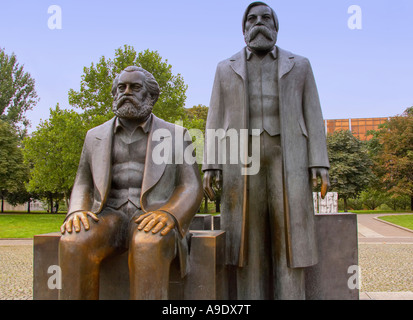 Le Marx Engels Monument Berlin Allemagne Banque D'Images