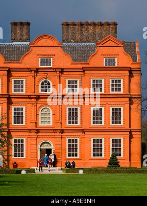 Avis de Kew Palace maison de George III et la Reine Charlotte situé dans le parc du Royal Botanic Gardens à Kew London England UK Banque D'Images