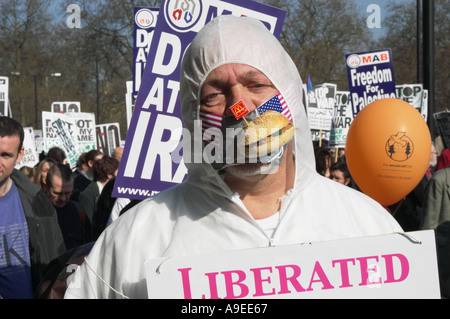 Les MacDonalds marcher à Londres mars contre l'invasion de l'Irak par les États-Unis et le Royaume-Uni Banque D'Images