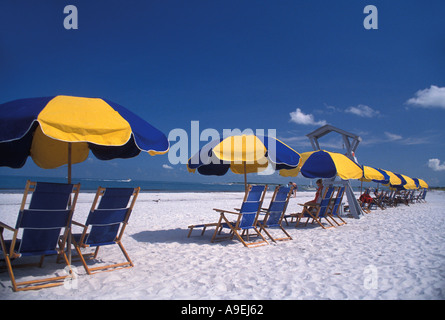 USA Floride Caladesi Island State Park number 1 beach in USA 2008 chaises de plage à côté du littoral du golfe du Mexique Banque D'Images