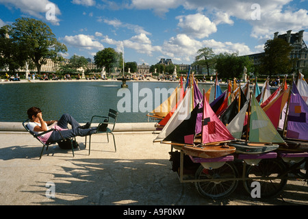 Paris France modèles de bateaux étang dans le Jardin des Tuileries, 1e arrondissement Banque D'Images