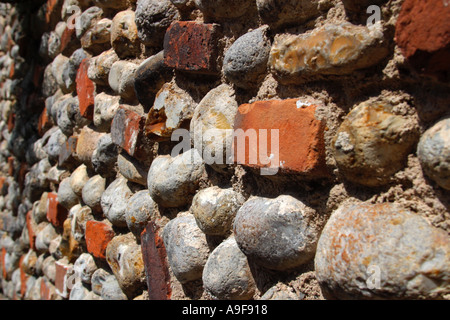 Mur de briques et silex traditionnels Banque D'Images