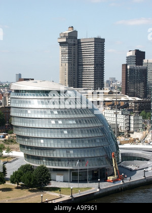 Vue aérienne sur l'Hôtel de Ville Greater London Authority offices & aménagements le long de South Bank avec les gars de grande hauteur tour Hôpital UK Banque D'Images