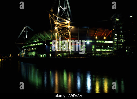 MILLENIUM STADIUM CARDIFF WALES UK la nuit Banque D'Images