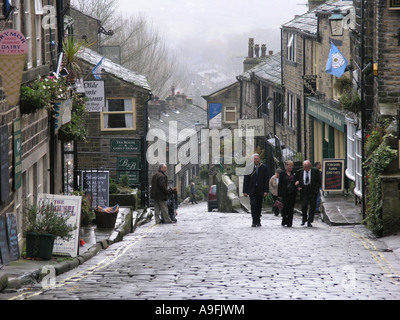 Les rues pavées de haworth atmosphérique yorkshire angleterre bronte country uk go Banque D'Images