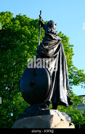 La grande statue d'Alfred Winchester centre ville hampshire england uk go Banque D'Images