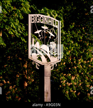 Metal panneau du village de Biggin Hill, Kent, Angleterre, Royaume-Uni. Banque D'Images