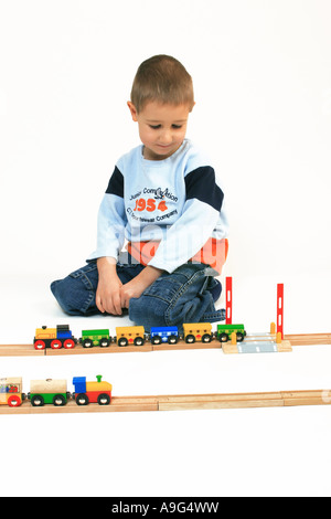 Boy Playing with toy railway Banque D'Images