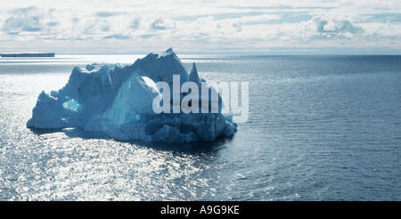 Avec iceberg arch dans le Weddell-Sea, Antarctique Banque D'Images