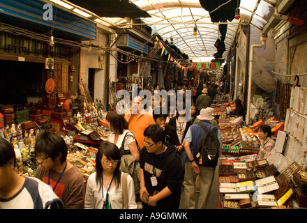 Allée couverte de Xi'an Xiang Huajue marché près de la Tour du Tambour et la Grande Mosquée Banque D'Images