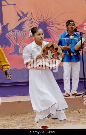 Aigle Bleu Navajo danseur effectuant le panier de danse au cérémonial Intertribal à Gallup au Nouveau-Mexique. Photographie numérique Banque D'Images