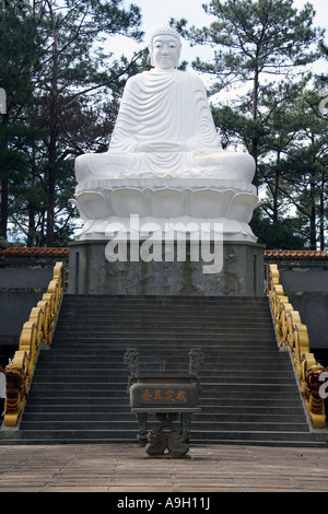 Statue de Bouddha Dalat Vietnam Banque D'Images