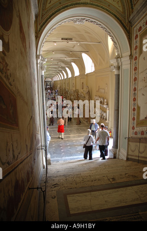 Les touristes au Musée du Vatican Banque D'Images