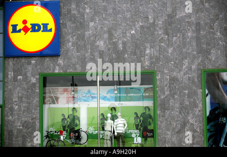 Logo de façade Lidl supermarché en Espagne 2007 Banque D'Images