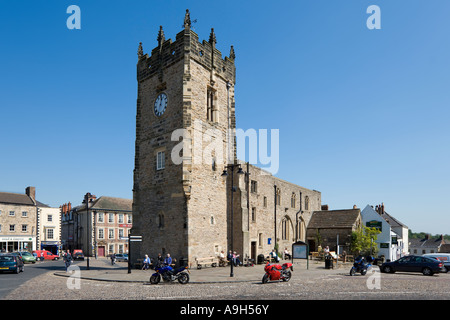 L'église Trinity Square, du centre-ville et de la Place du marché, Richmond, Yorkshire Dales, North Yorkshire, England, UK Banque D'Images