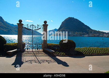 CHE Lugano Uferpromenade Tor San Salvatore luxueuses gate accès au lac Banque D'Images