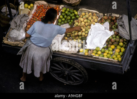 Étal de fruits à Lima Pérou Banque D'Images