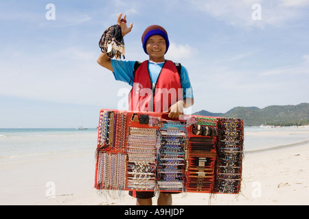 Vendeur bijou thaïlandais sur une plage à Koh Samui Banque D'Images
