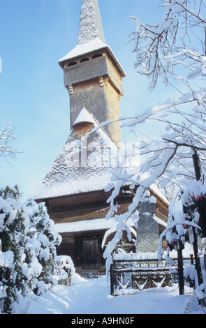 L'église de la Sainte Paraskeva Maramures traditionnelles à l'église en bois de style Desesti, le nord de la Roumanie Banque D'Images