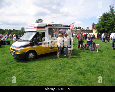Ice Cream Van Vendre au CIEM Classic Car Show Cheshire Capesthorne Hall Banque D'Images