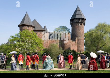 Se réunir de la communauté d'intérêts pour des performances historiques du 18e siècle, château à douves Linn, Krefeld, NRW Banque D'Images