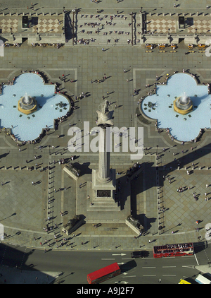 Vue aérienne de Trafalgar Square à Londres avec la Colonne Nelson et les fontaines Banque D'Images