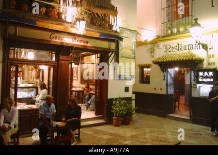 Sevilla andalousie espagnol typique Bodega Casa Roman Barrio Santa Cruz Plaza Dona Elvira Banque D'Images