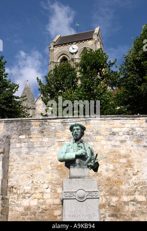 Monument à Charles Daubigny avec l'église Notre-Dame en arrière-plan Auvers sur Oise France Banque D'Images